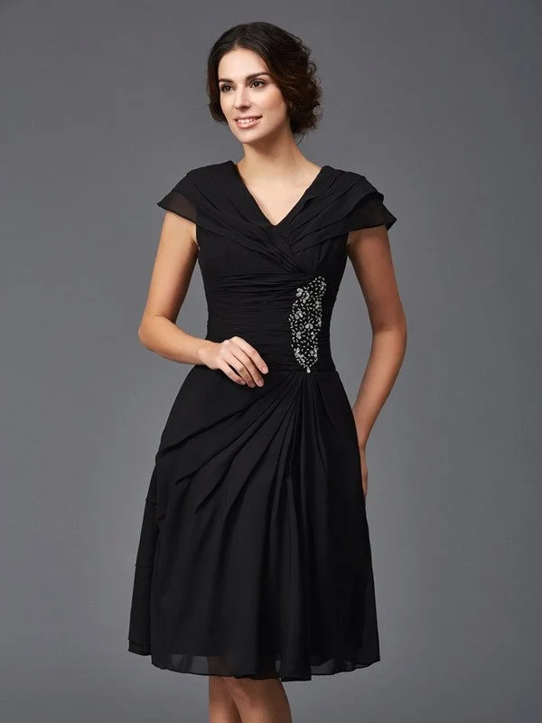 A-Line/Princess V-neck Beading Sleeveless Short Chiffon Mother of the Bride Dresses TPP0007288 A-Line/Princess V-neck Beading Sleeveless Short Chiffon Mother of the Bride Dresses TPP0007288