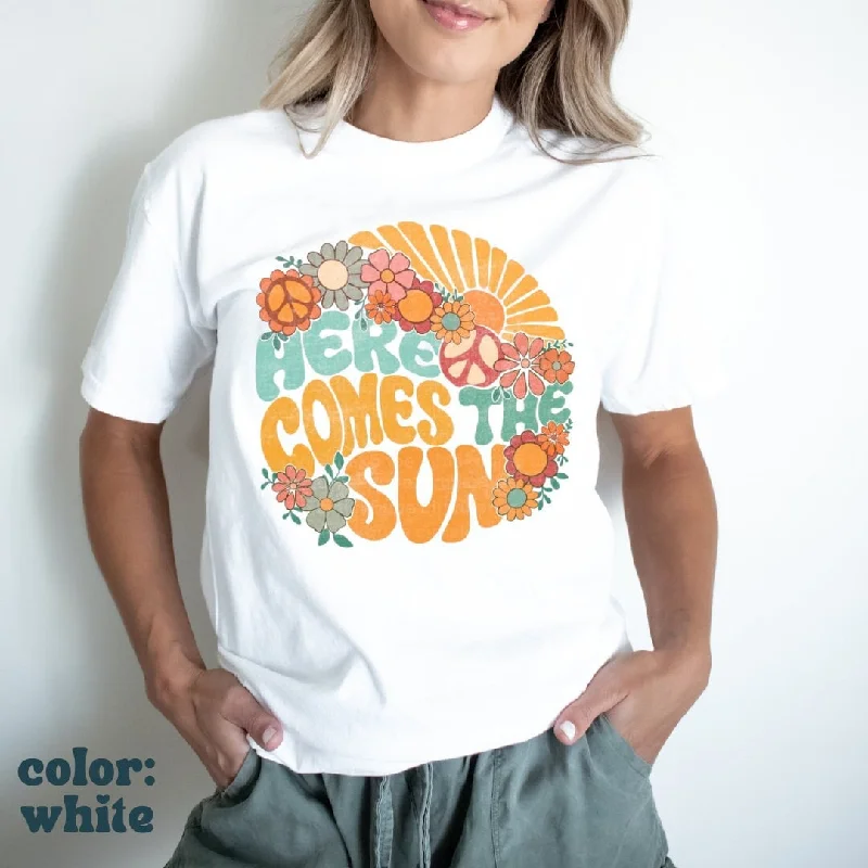 Here Comes the Sun Boho Beach Tee - Beach Aesthetic Shirt - Summer Vacation Shirt - Comfort Colors Unisex Tee - Beach Sunshine t-shirt Notch Collar Peter Pan Collar Cowl Neck