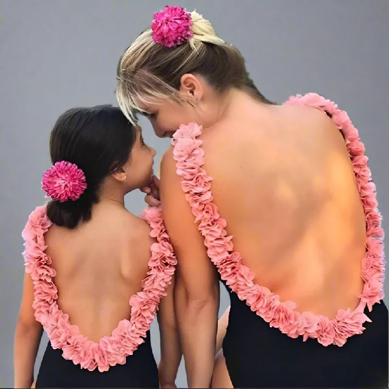 Mother-Daughter Floral Ruffle Swimsuit Set – Elegant Backless One-Piece in Black, White, and Pink Floral Print Swimsuit Mother-Daughter Floral Ruffle Swimsuit Set – Elegant Backless One-Piece in Black, White, and Pink Floral Print Swimsuit